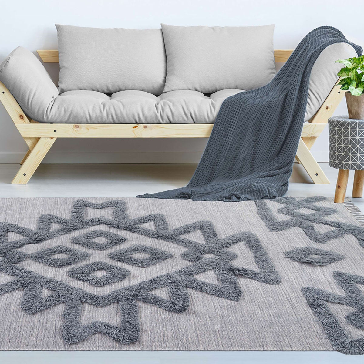 4' X 6' Silver And Grey Wool Geometric Flatweave Handmade Stain Resistant Area Rug With Fringe