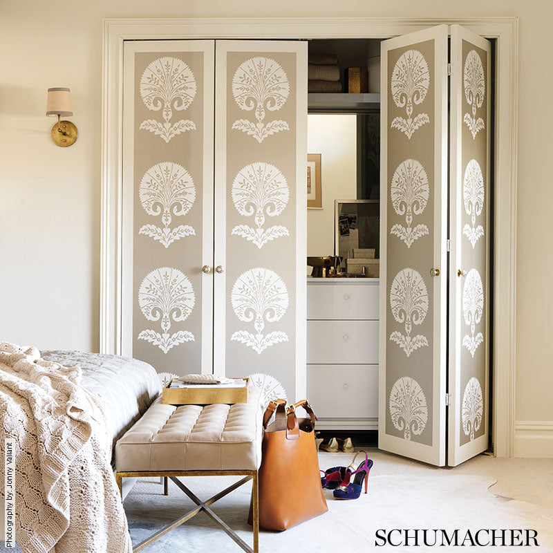 SCHUMACHER  MODERN NATURE OTTOMAN FLOWER   HELIOTROPE   - 5005082