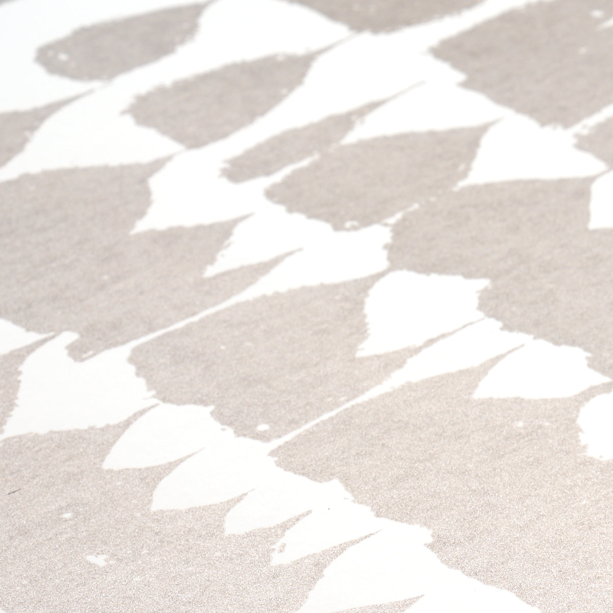 SCHUMACHER WALLCOVERING  EXUBERANT PRINTS QUEEN OF SPAIN   WARM SILVER   - 5005880