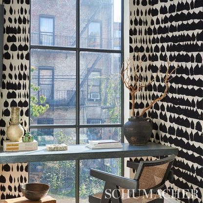 SCHUMACHER WALLCOVERING  EXUBERANT PRINTS QUEEN OF SPAIN   BLACK   - 5005881