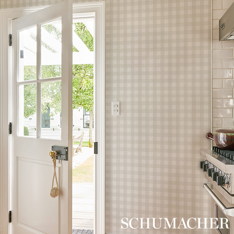 Beige and white small-check plaid wallpaper.