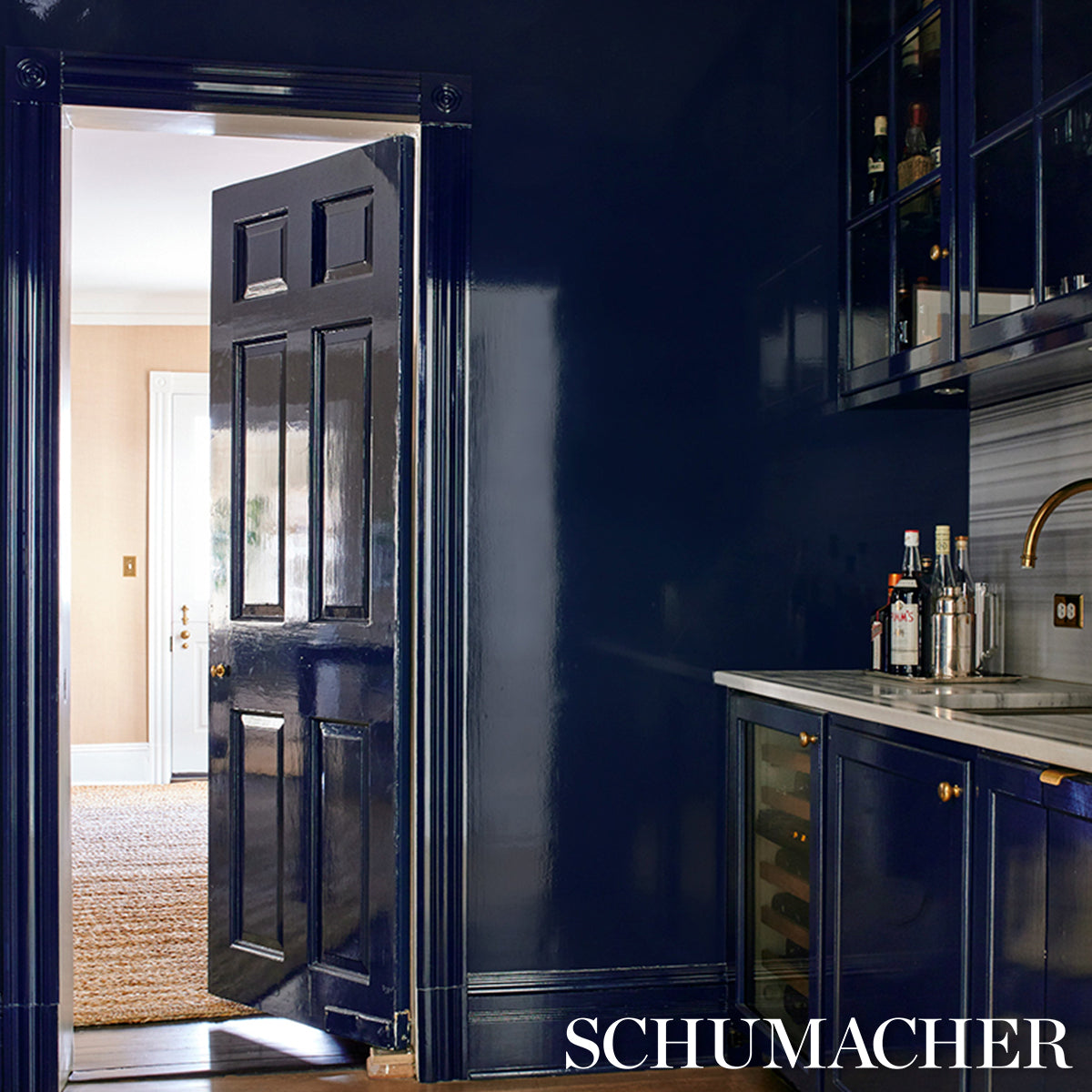 SCHUMACHER  PERFECT BASICS: VINYL WALLCOVERING ACE FAUX LACQUER PERFORMANCE VINYL   NAVY   - 5015941