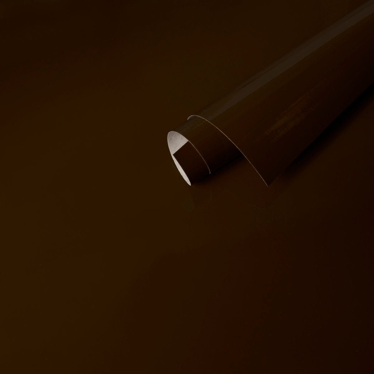 SCHUMACHER  PERFECT BASICS: VINYL WALLCOVERING ACE FAUX LACQUER PERFORMANCE VINYL   MOCHA   - 5015942