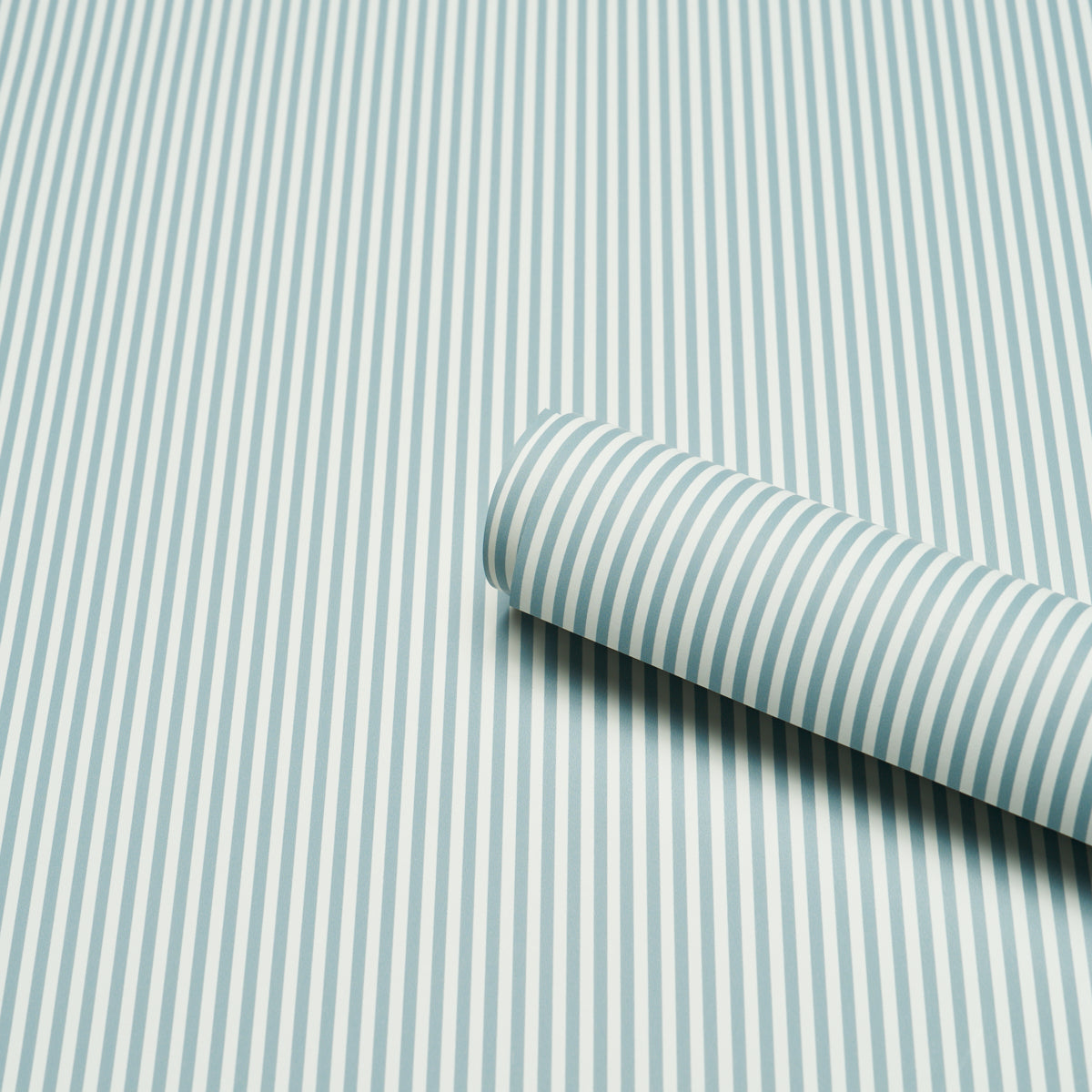 SCHUMACHER  PERENNIAL FAVORITES EMMA STRIPE NARROW   CHAMBRAY   - 5017191