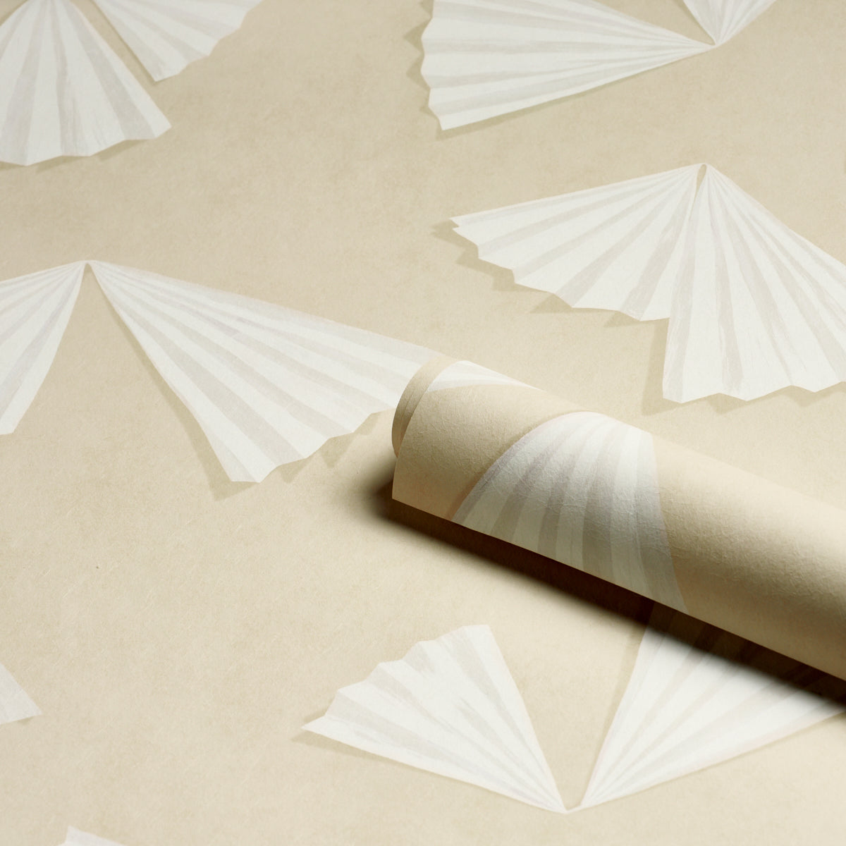 SCHUMACHER  BACKDROP ANTOINETTE   WARM WHITE   - 5017352