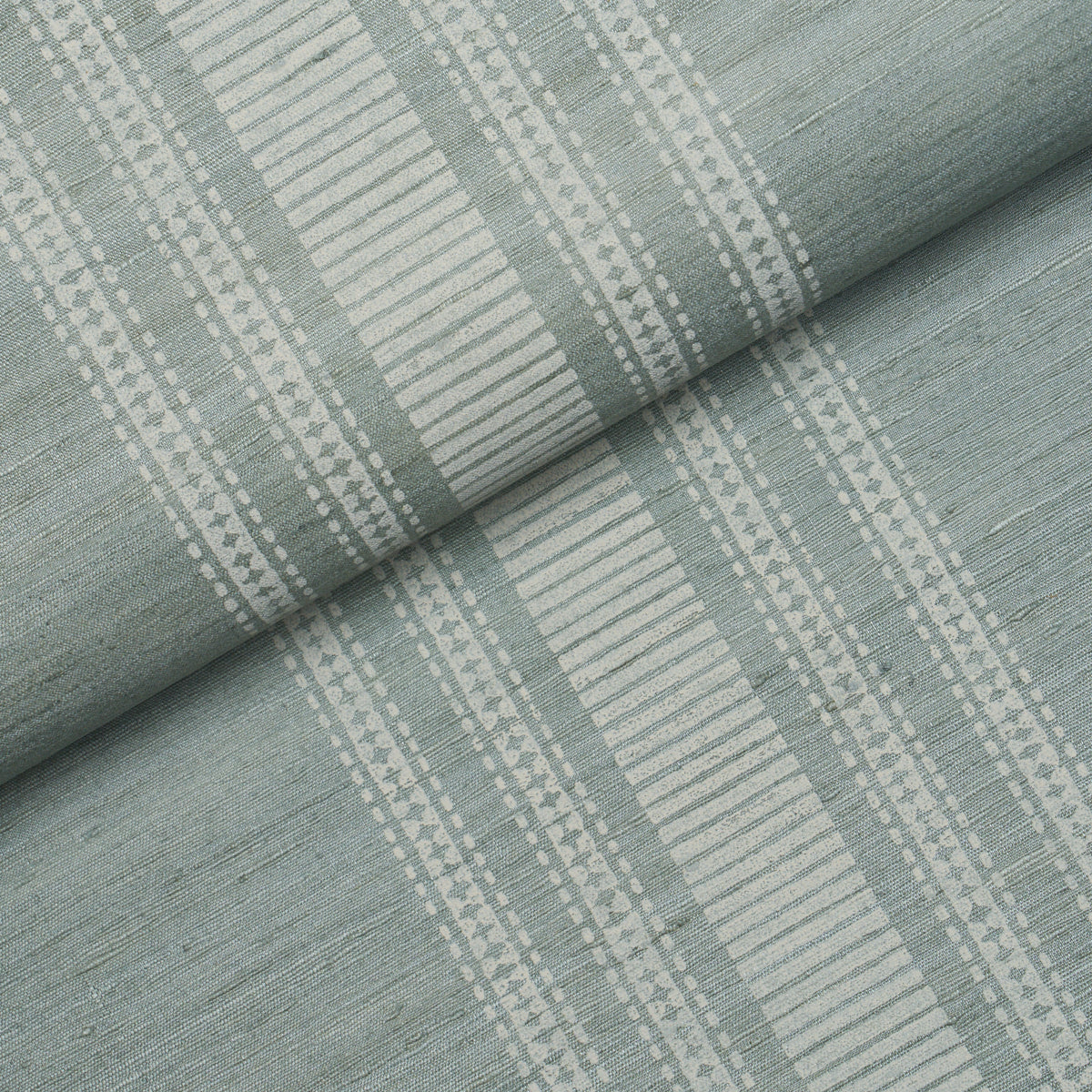 SCHUMACHER  PATTERSON FLYNN CASSIA SILK STRIPE WALLCOVERING   Sky   - 5017452