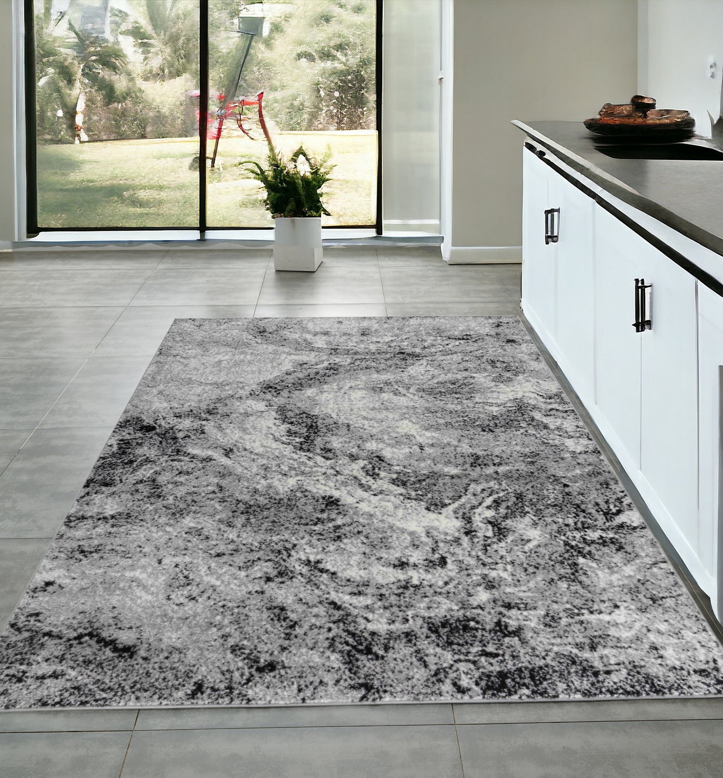 4' X 6' Grey Abstract Area Rug