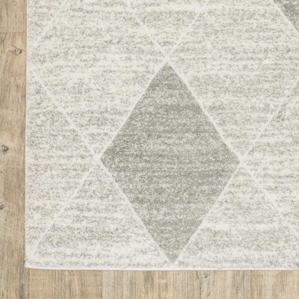 7' X 10' Gray And Ivory Geometric Area Rug