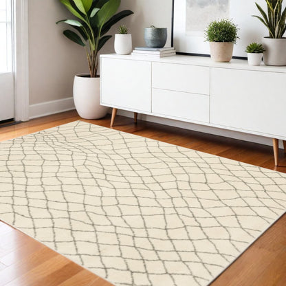 4' X 6' Ivory And Grey Geometric Power Loom Stain Resistant Area Rug