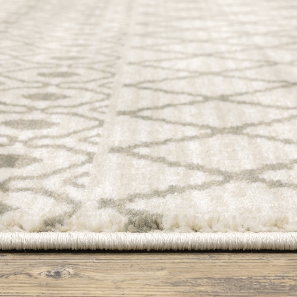 5' X 7' Ivory And Grey Geometric Power Loom Stain Resistant Area Rug