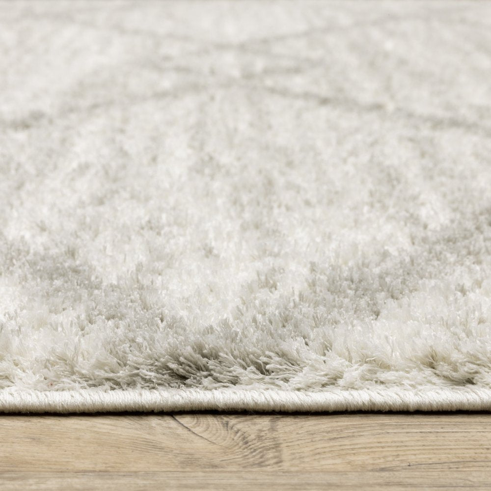 5' x 8' ivory and grey geometric shag area rug, power-loomed, stain resistant.