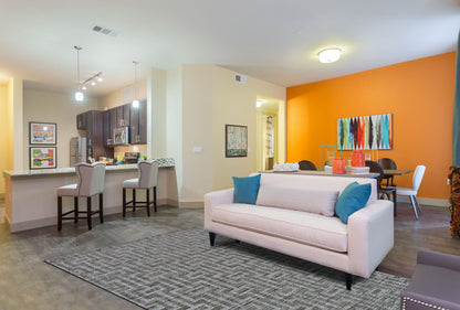 2' X 3' Silver Floral Hand Woven Area Rug