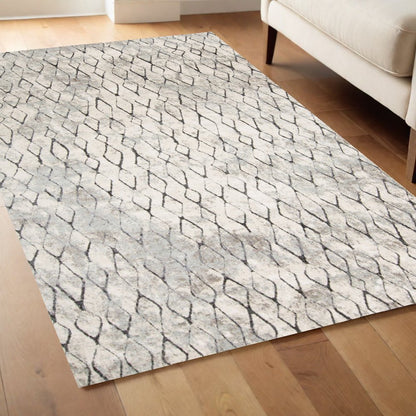 4' X 6' Gray And Ivory Geometric Area Rug