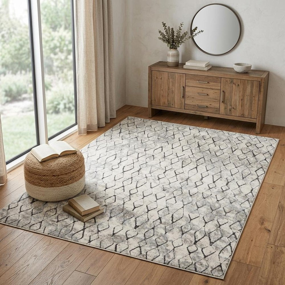 5' X 8' Gray And Ivory Geometric Area Rug