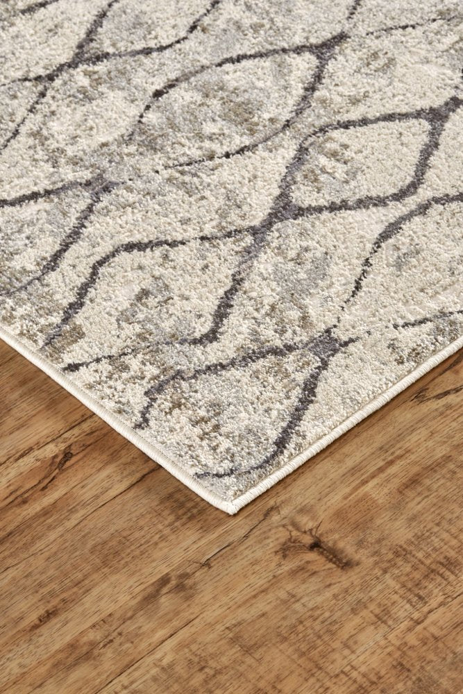 5' X 8' Gray And Ivory Geometric Area Rug