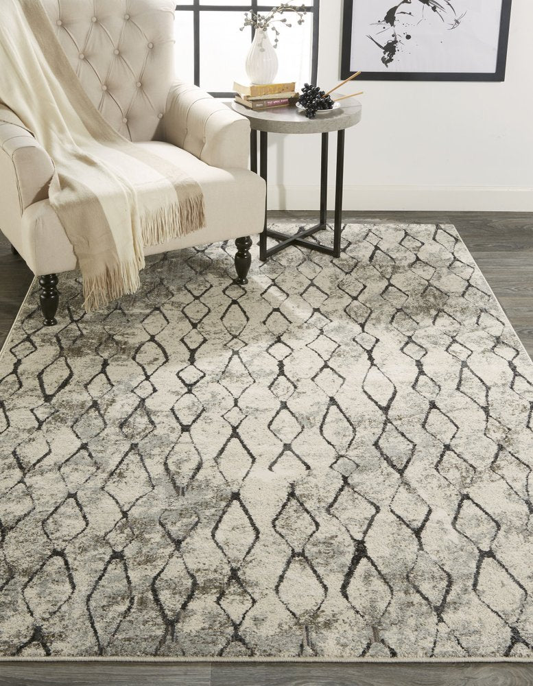 4' X 6' Gray And Ivory Geometric Area Rug