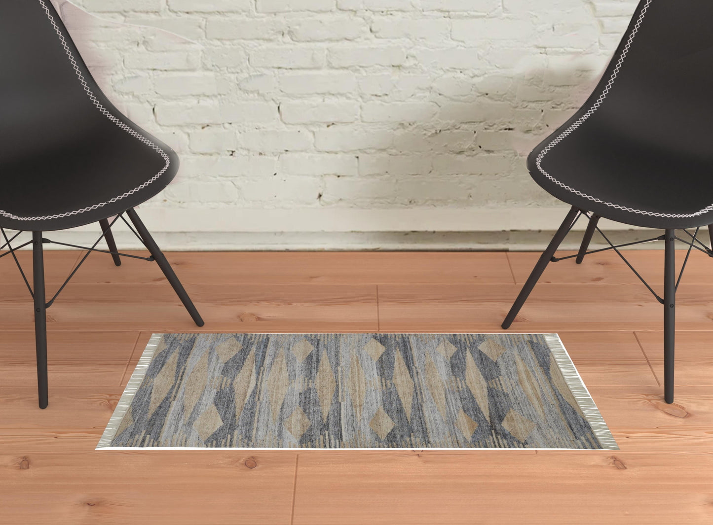 5' X 8' Gray Tan And Silver Abstract Hand Woven Stain Resistant Area Rug With Fringe