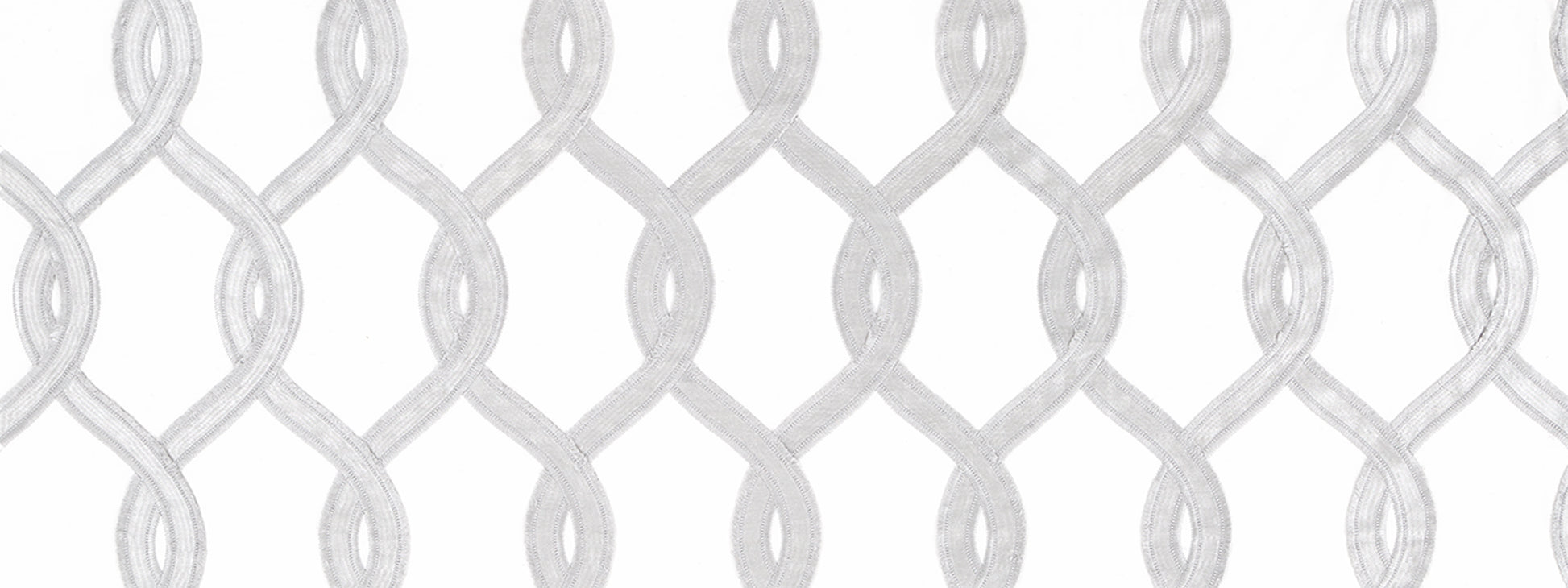 Silver chain-link mesh with interlocking oval links, metallic texture for fencing & decorative lattice.