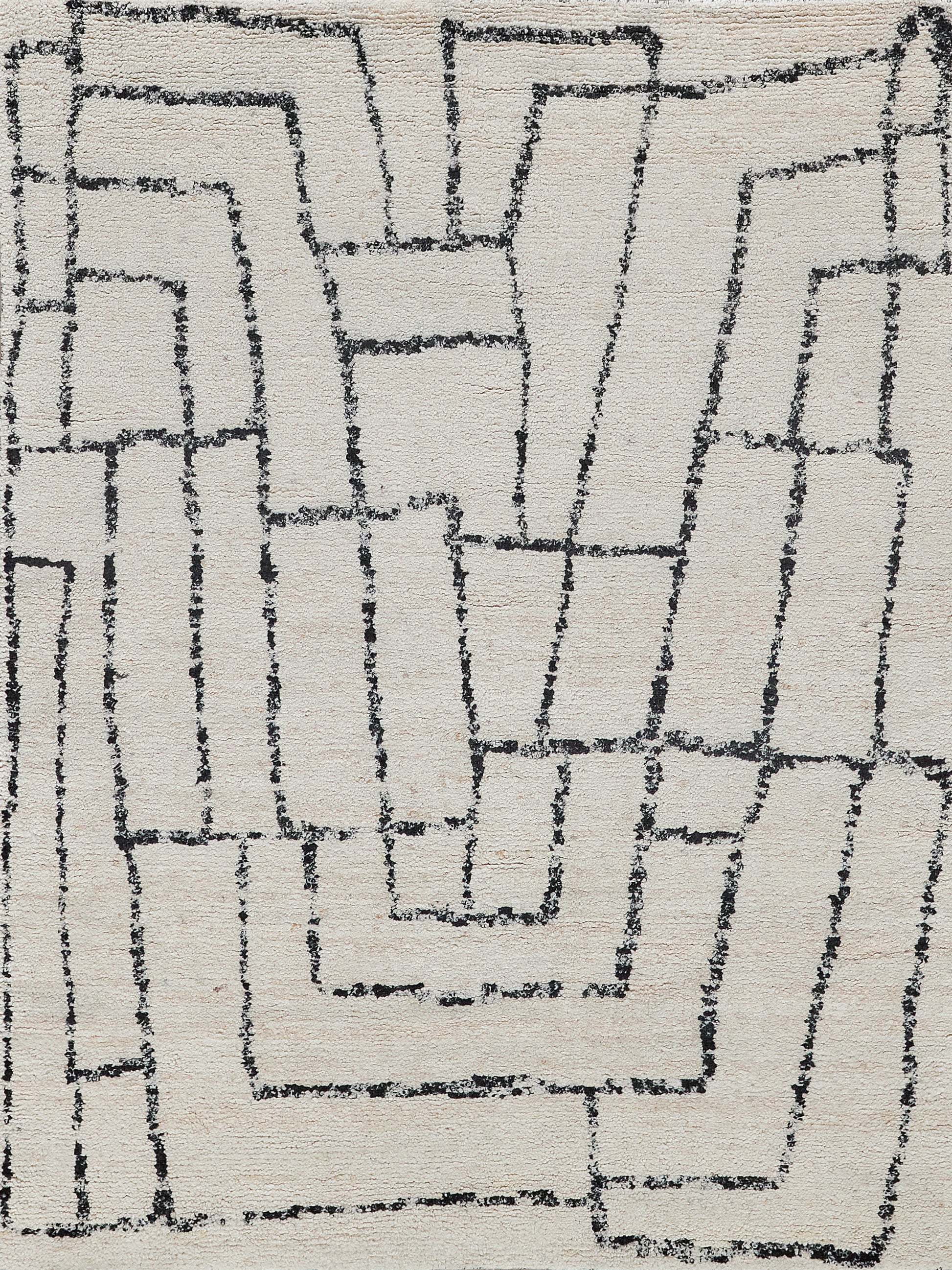 Beige rug with dark charcoal geometric maze pattern; loop-pile texture, modern contemporary style.