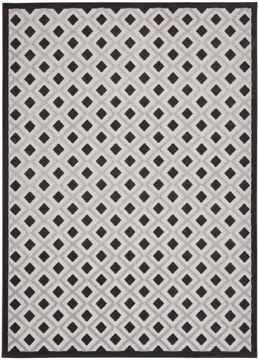 Geometric rug with a gray diamond lattice and tiny black diamonds, framed by a dark border.
