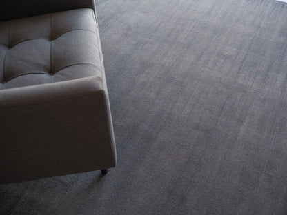 Grey hand-loomed indoor rug with a subtle textured pattern, 4' x 6'.