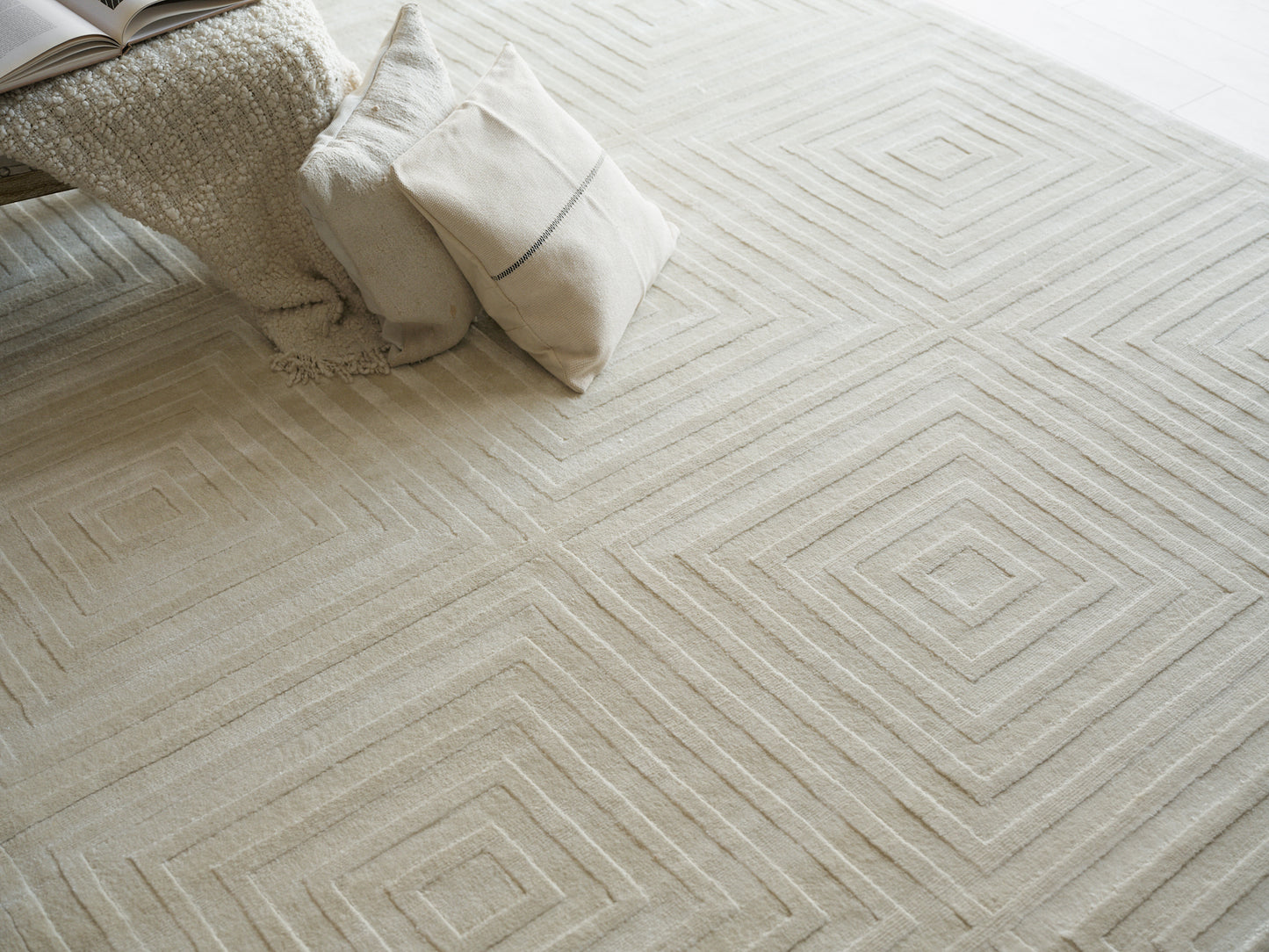 EXQUISITE RUGS   Tovello Modern Indoor Hand Loomed    - 6750-6'X9'