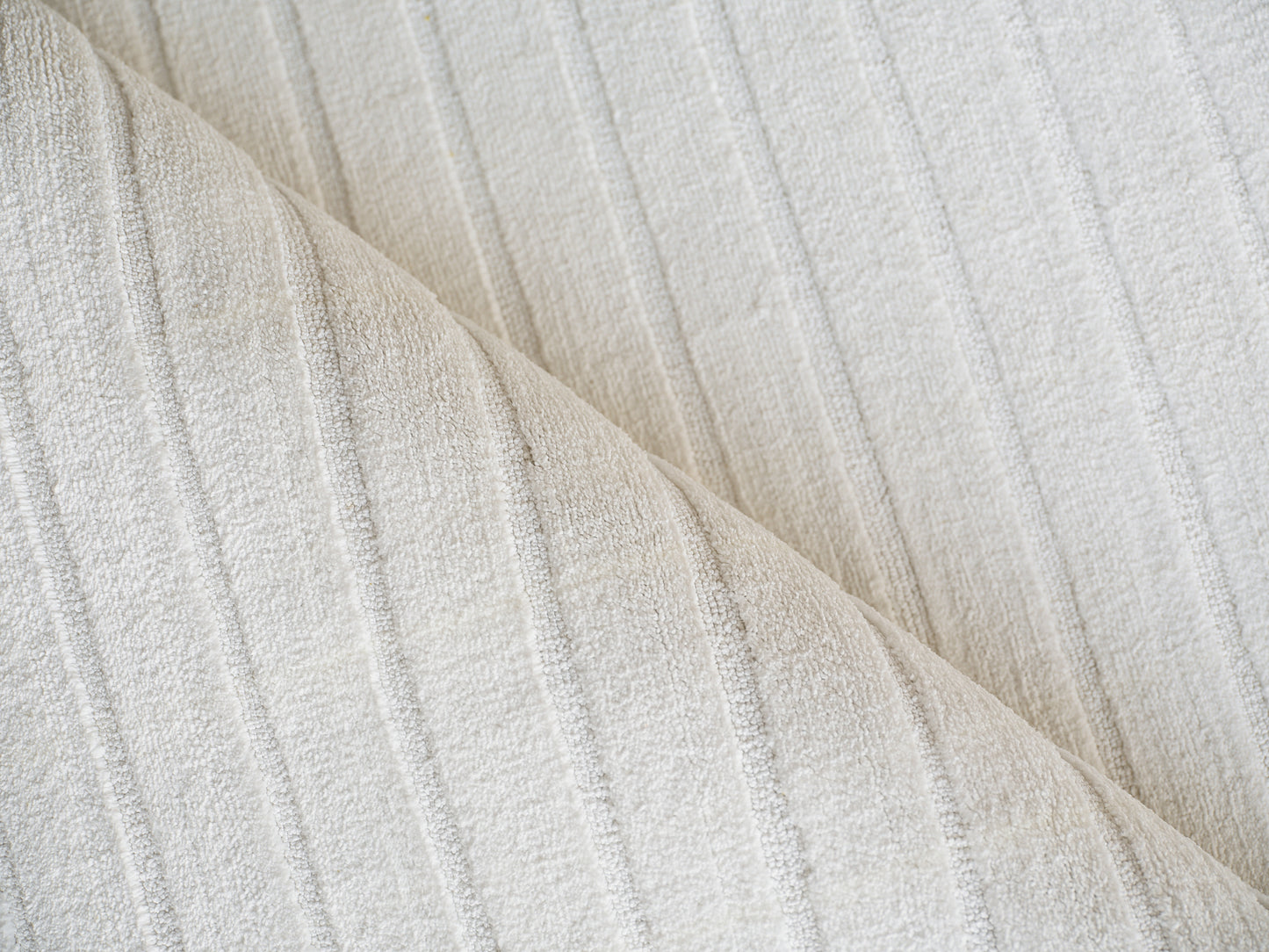 EXQUISITE RUGS   Amani Modern Indoor Hand Loomed    - 6763-2'X3'