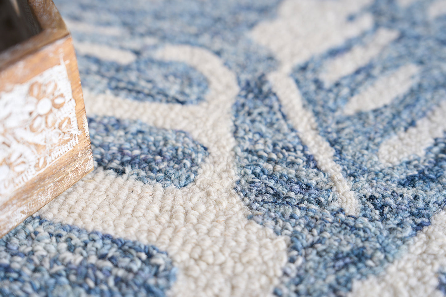 EXQUISITE RUGS   Botanica Indoor Hand Tufted    - 6813-2'X3'