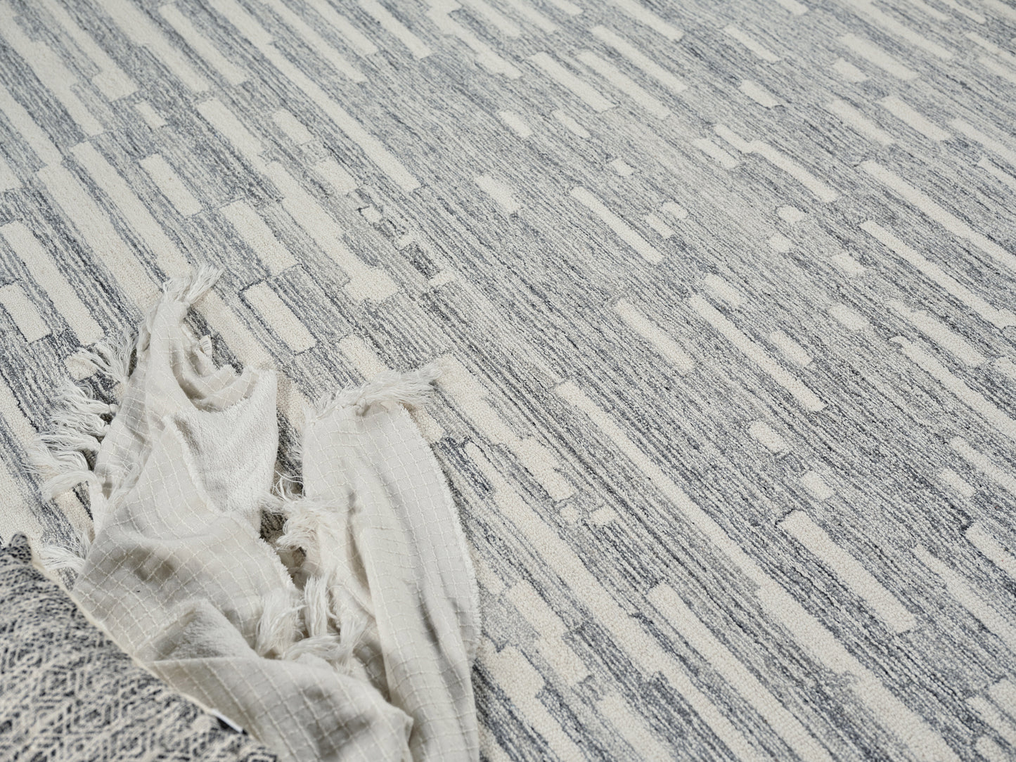 EXQUISITE RUGS   Carmel Indoor Hand Tufted    - 6877-5'X8'