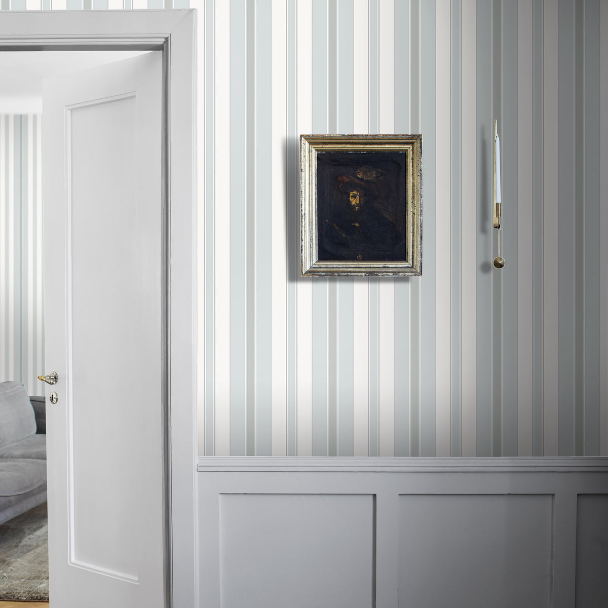 Wallpaper with a white background and blue vertical stripes.