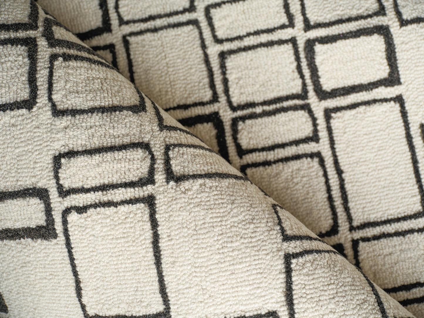 EXQUISITE RUGS   Soho Indoor Hand Tufted    - 7135-6'X9'