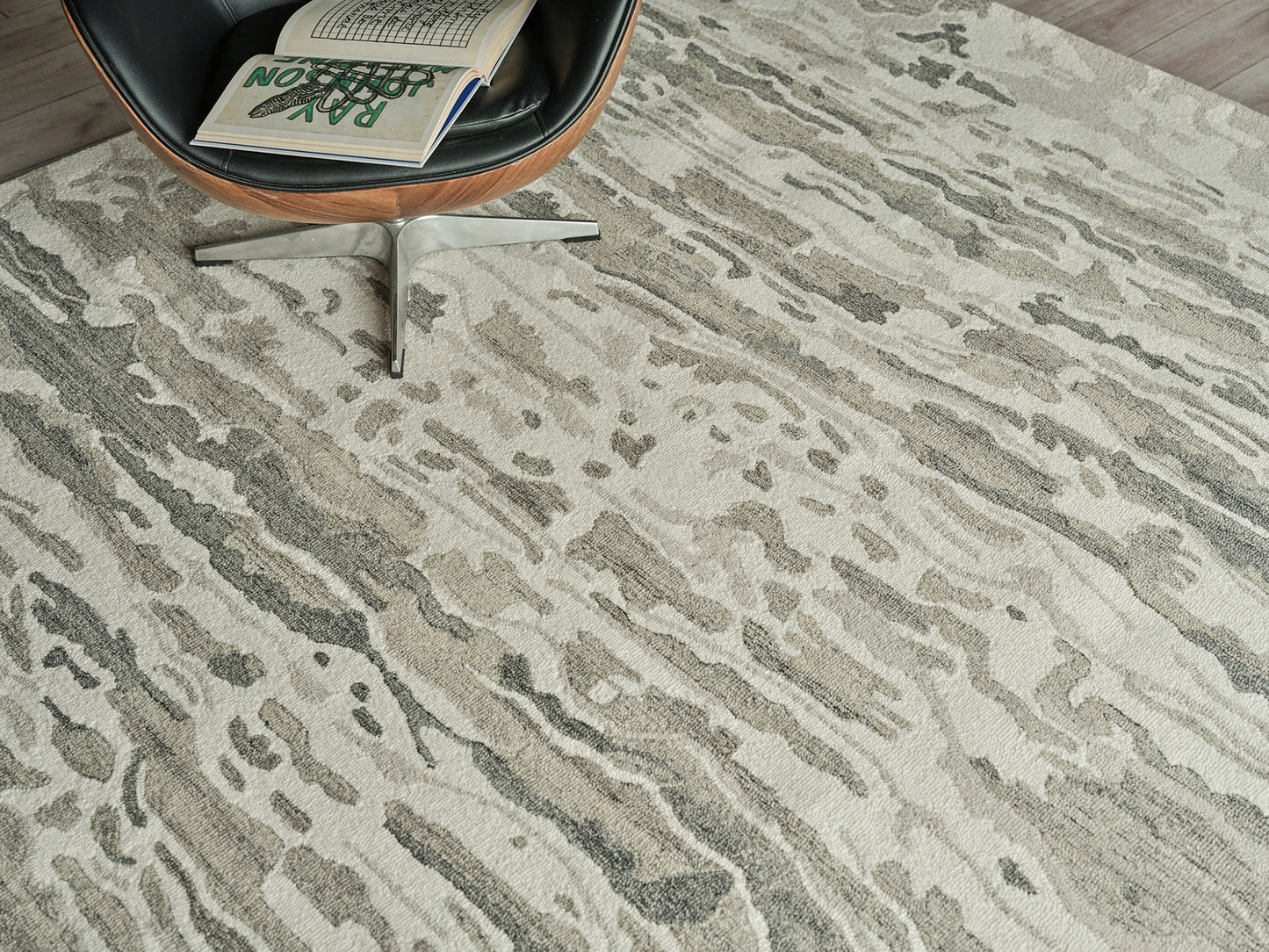 Gray abstract-pattern indoor hand-tufted rug, 4' x 6'.