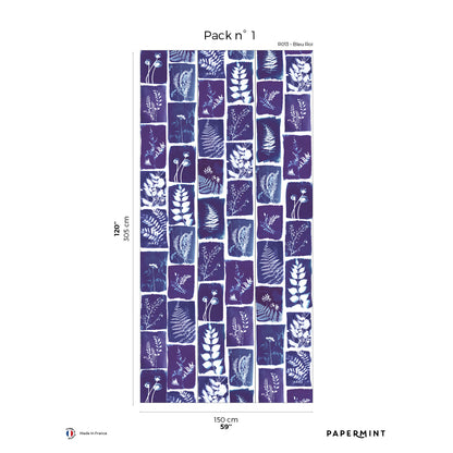 Pack n°1: navy blue wall mural with white botanical leaf silhouettes in tiled squares.