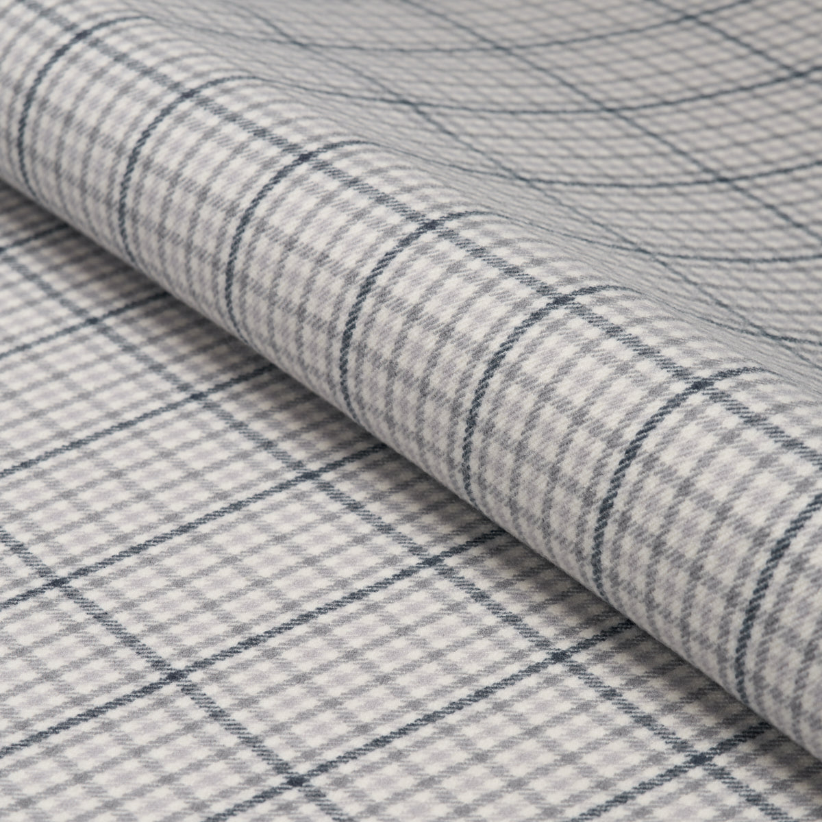 SCHUMACHER FABRIC  PATTERSON FLYNN ALDRIDGE WOOL HOUNDSTOOTH   GREY   - 82331