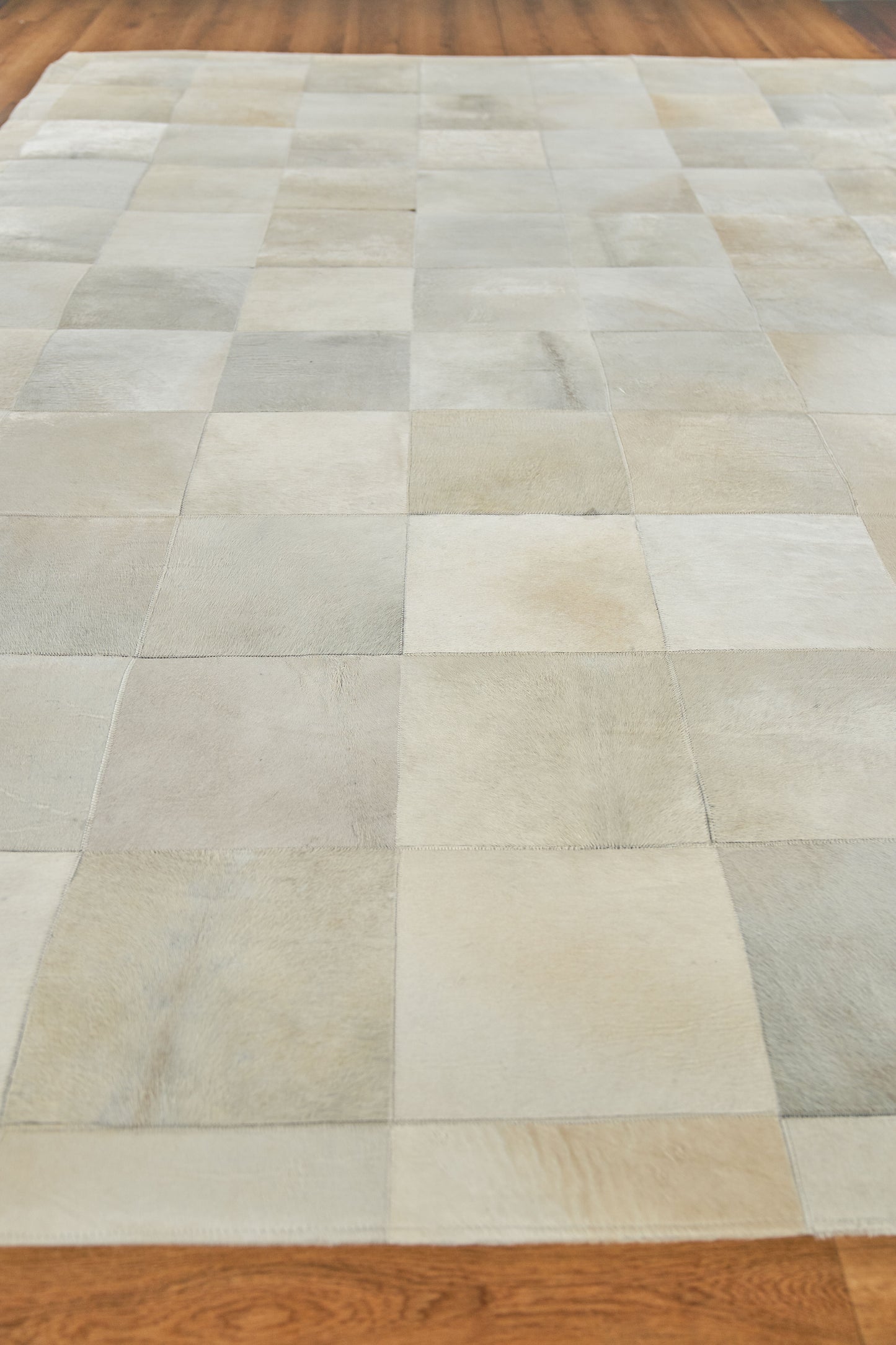 EXQUISITE RUGS   Natural Hide Indoor Hand Stitched    - 8264-5'X8'