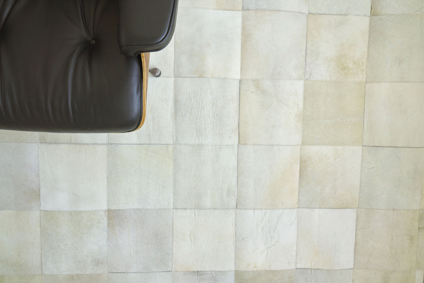 EXQUISITE RUGS   Natural Hide Indoor Hand Stitched    - 8264-5'X8'