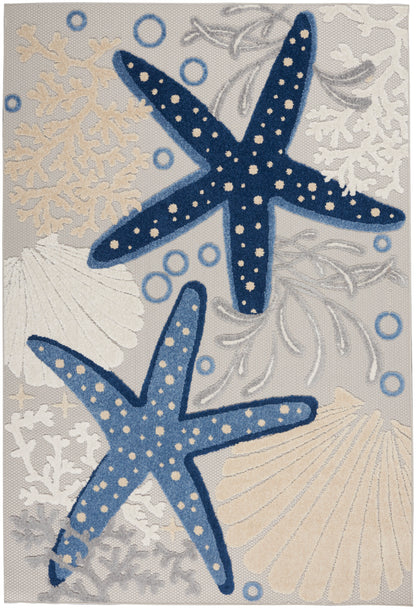 Coastal area rug featuring two blue starfish with white spots and beige coral patterns on a light gray background.
