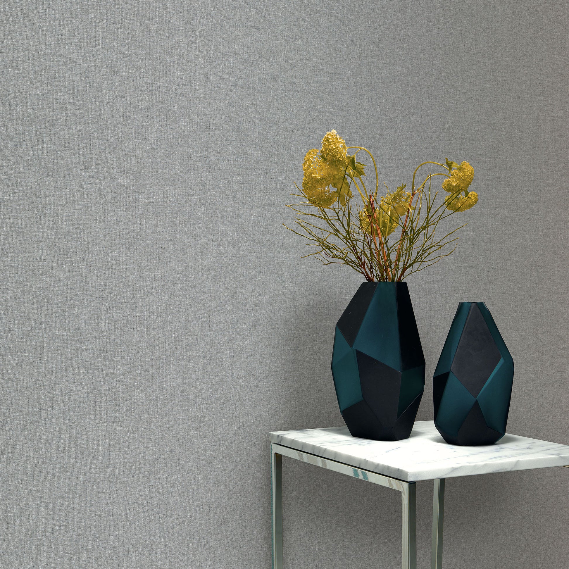 Traditional gray wallpaper pattern with a linen-like texture and subtle tonal variation.