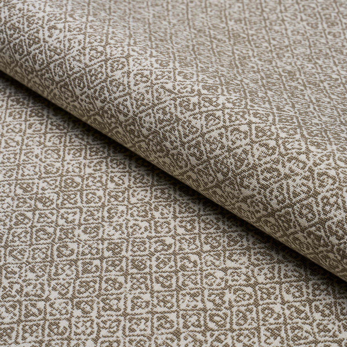 SCHUMACHER  LIVE IT UP! SARONG WEAVE INDOOR/OUTDOOR WOVEN WOVEN SEA SALT   - 84301