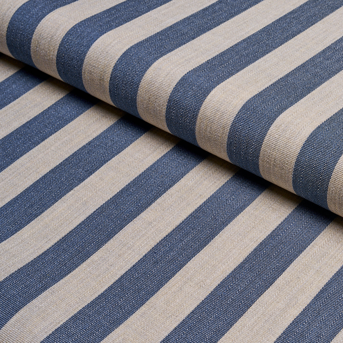 SCHUMACHER  INDOOR/OUTDOOR STRIPES HANSON INDOOR/OUTDOOR STRIPE WOVEN WOVEN NAVY   - 85803