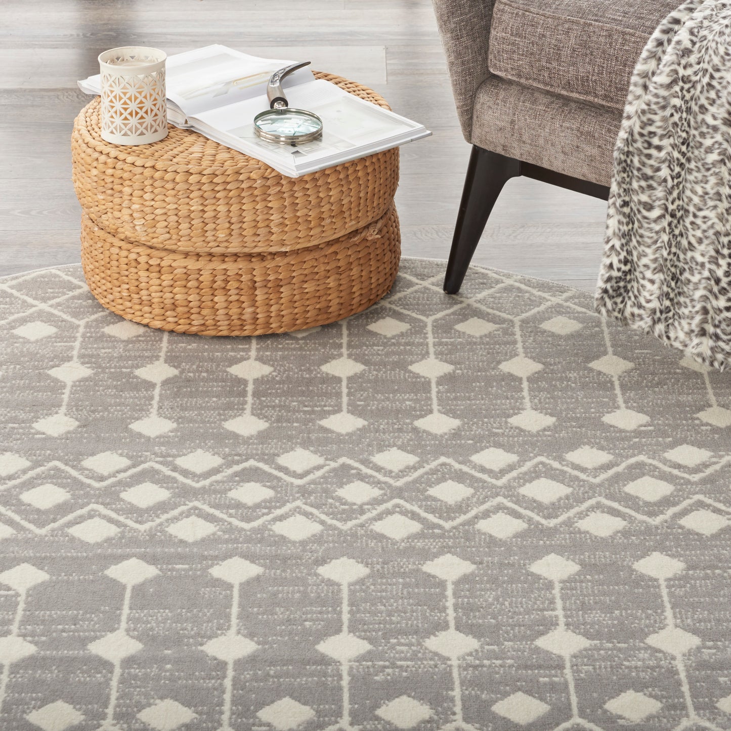 Natural 5' round rug with a gray geometric pattern.