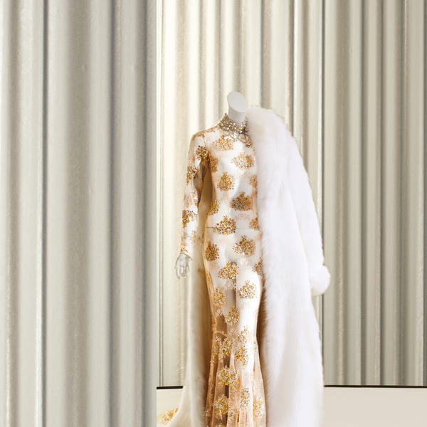 Beige wallpaper with a soft wave pattern (Air Silk Wave)