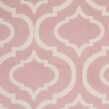 Pink and white quatrefoil lattice rug with a soft woven texture, 5' x 7'.