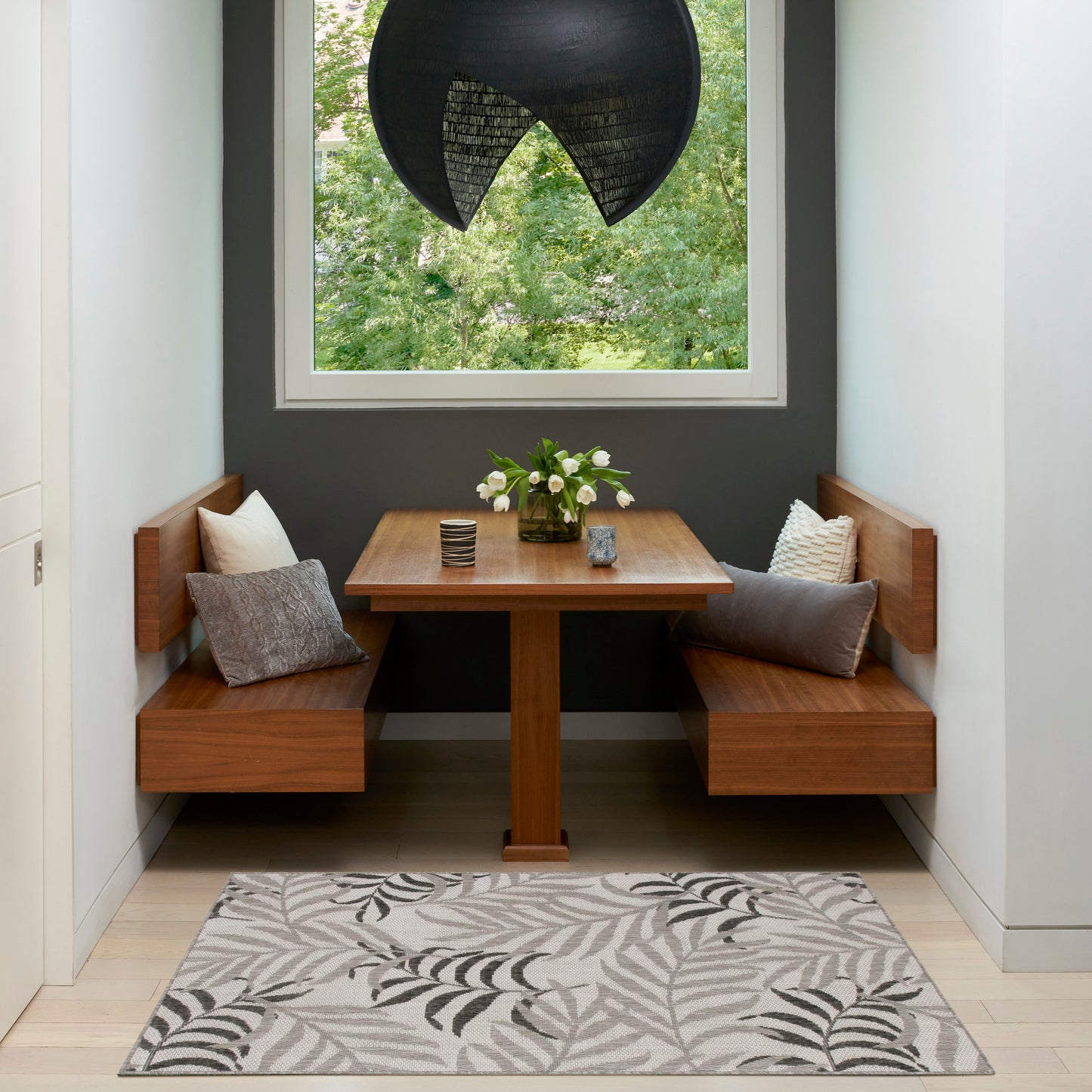 Tropical leaf-pattern rug, 3' x 5'.