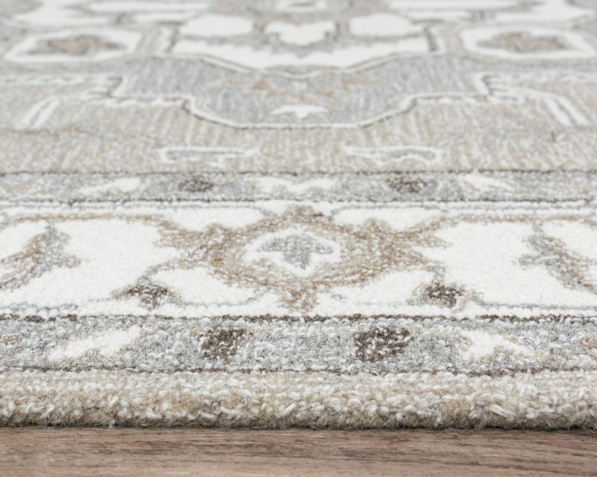 Conley Traditional rug, 8' x 10