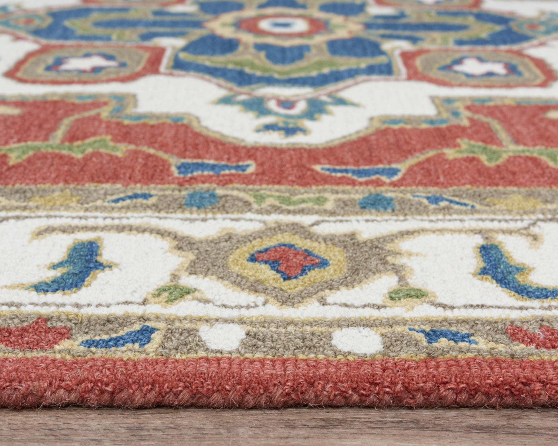 Traditional rug, 5' x 8'.