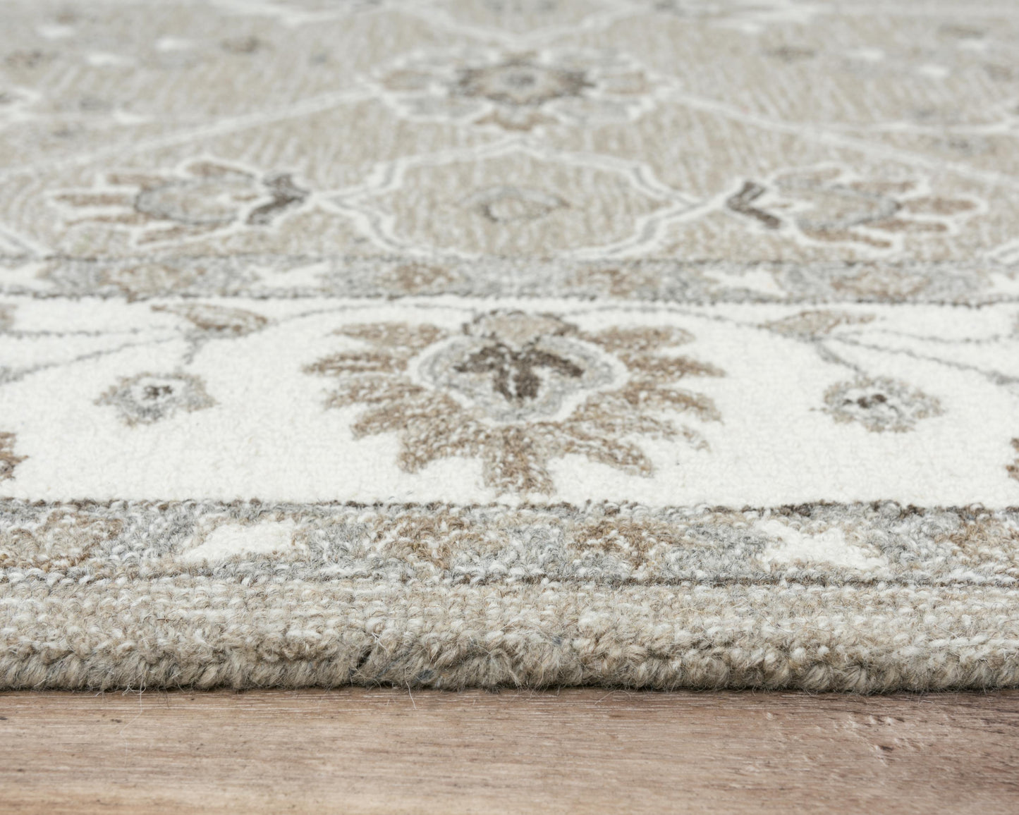 Traditional rug, 5' x 8' - A01A0110604550576