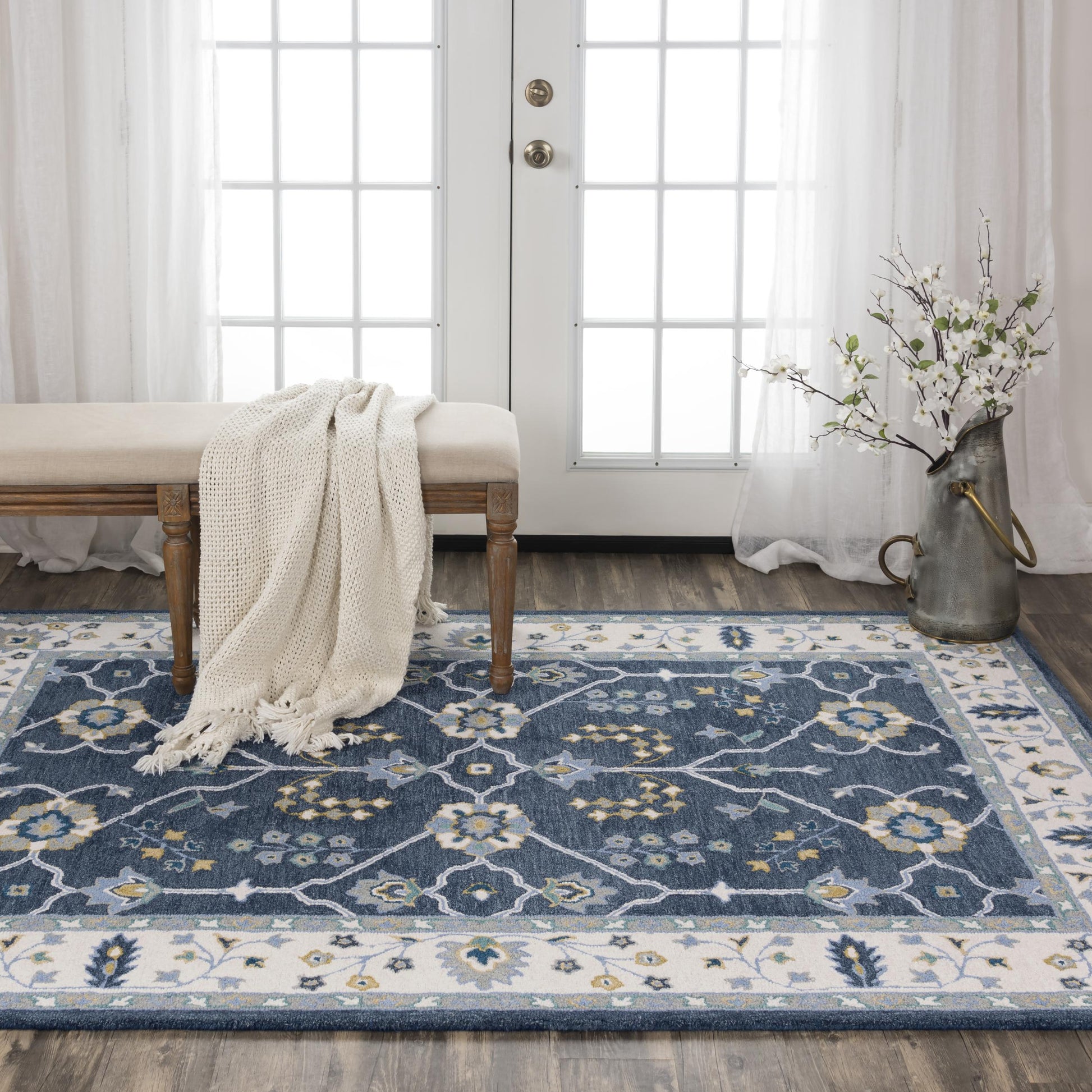 Traditional rug, 8' x 10'.