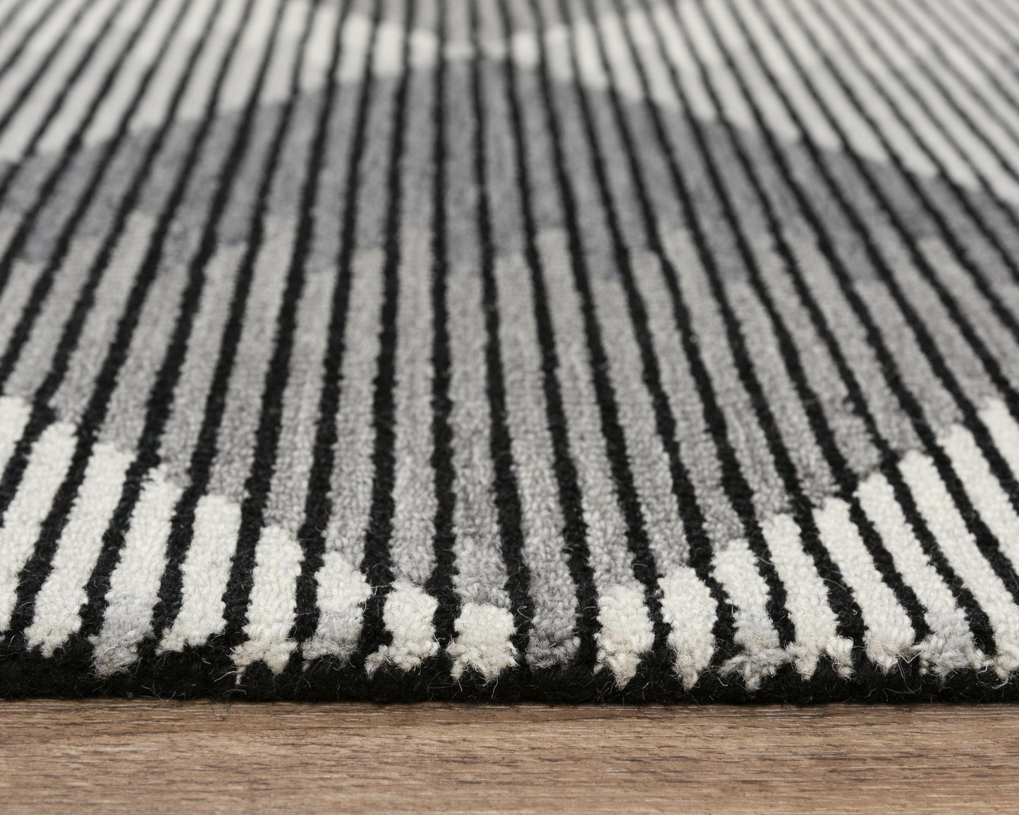 Casual rug, 8' x 10'.