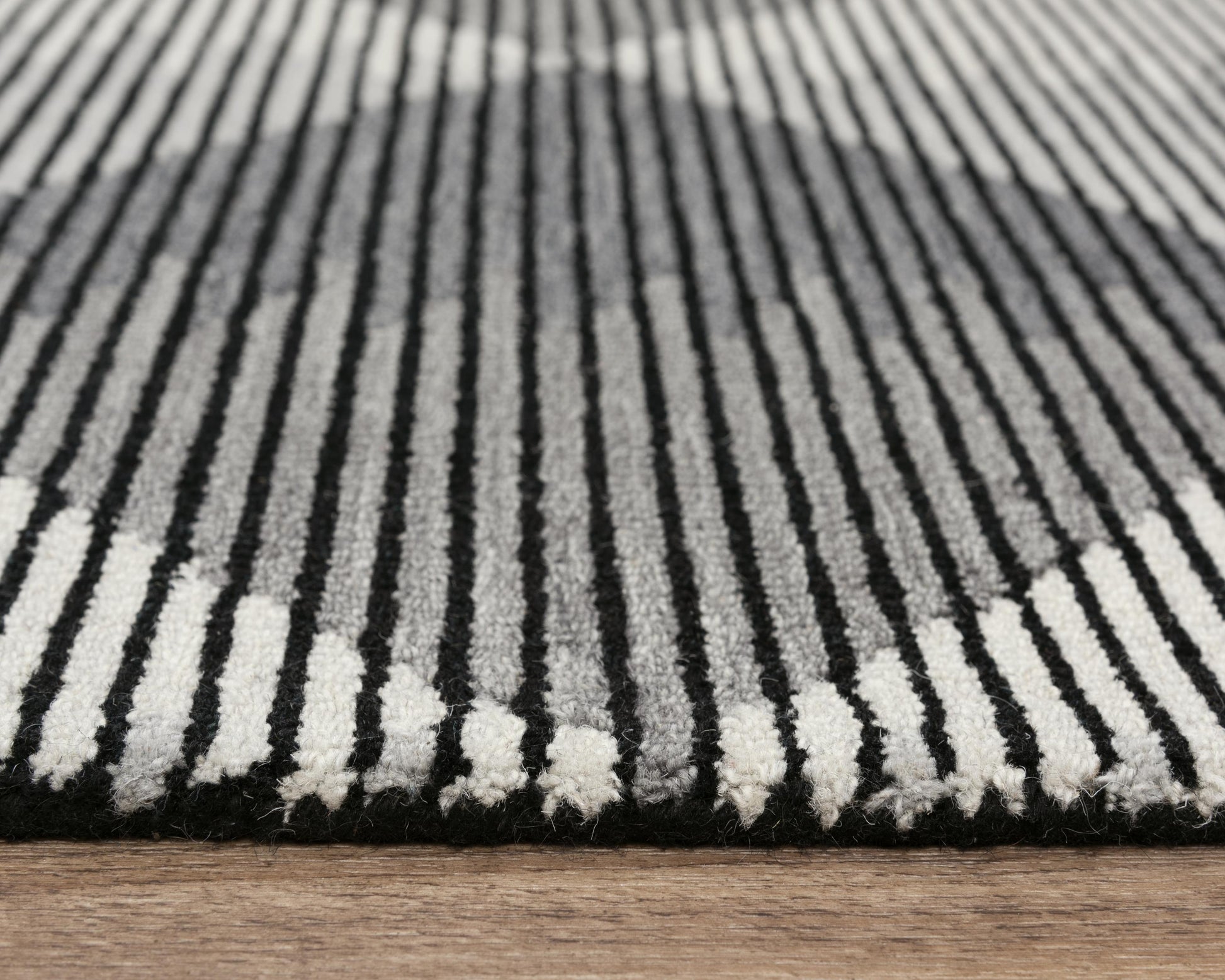 Casual rug, 8' x 10'.